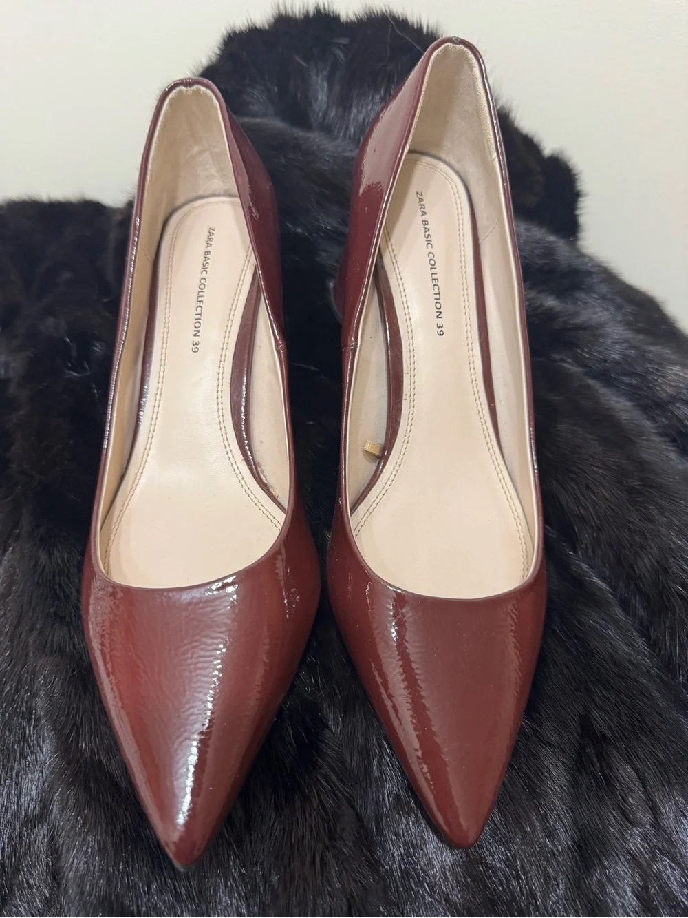 Women's Patent Block Heel Pumps in Burgundy - Picture 3 of 6